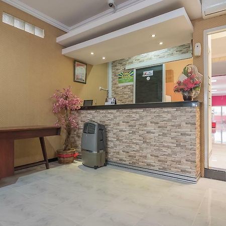 מלון Reddoorz Near Mt Haryono סמאראנג מראה חיצוני תמונה